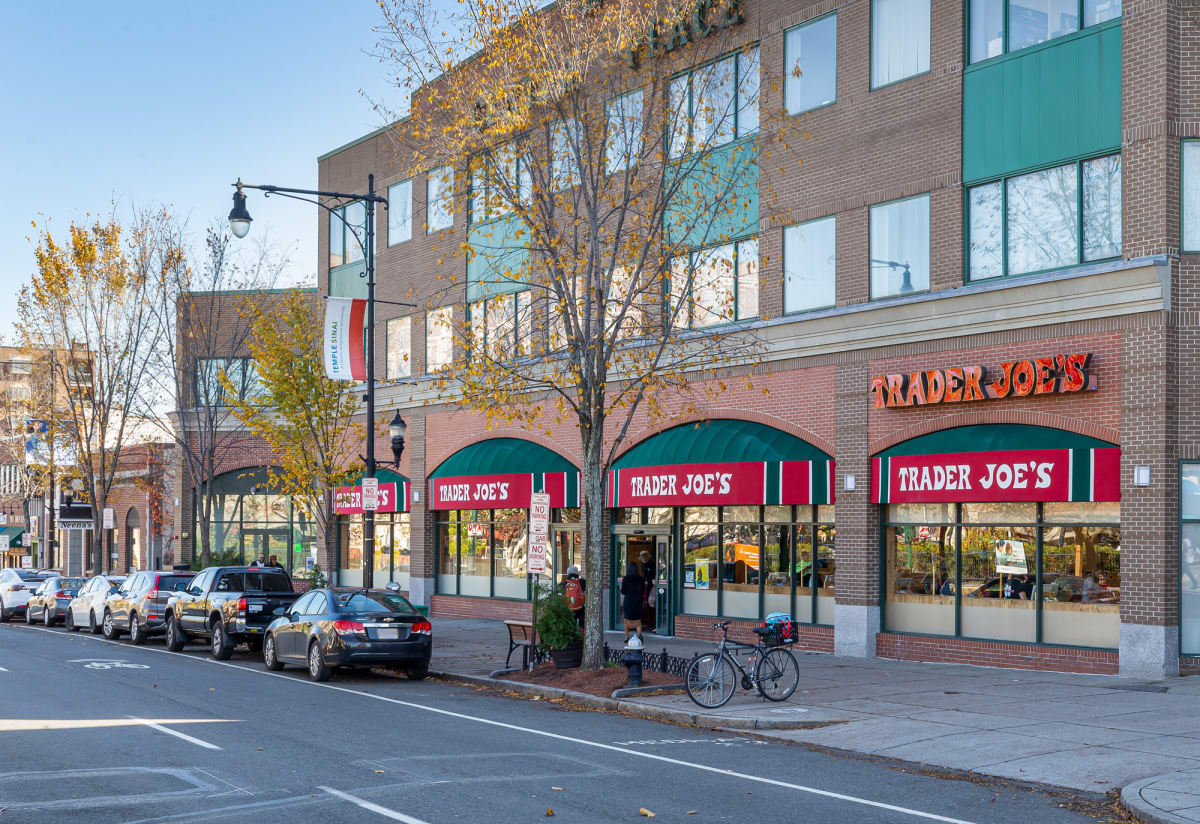 Apartments near Cleveland Circle MBTA, Boston, MA The Regent